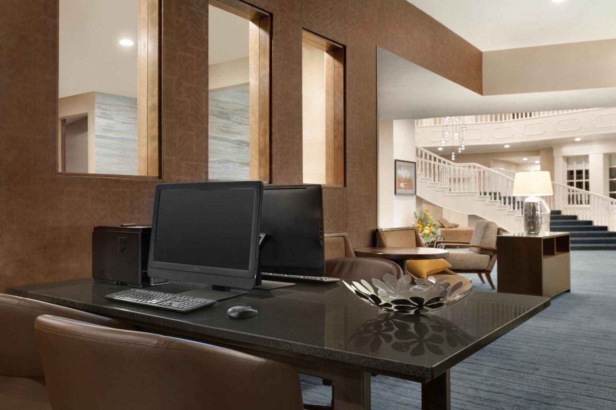 Delta Hotels By Marriott Helena Colonial エクステリア 写真