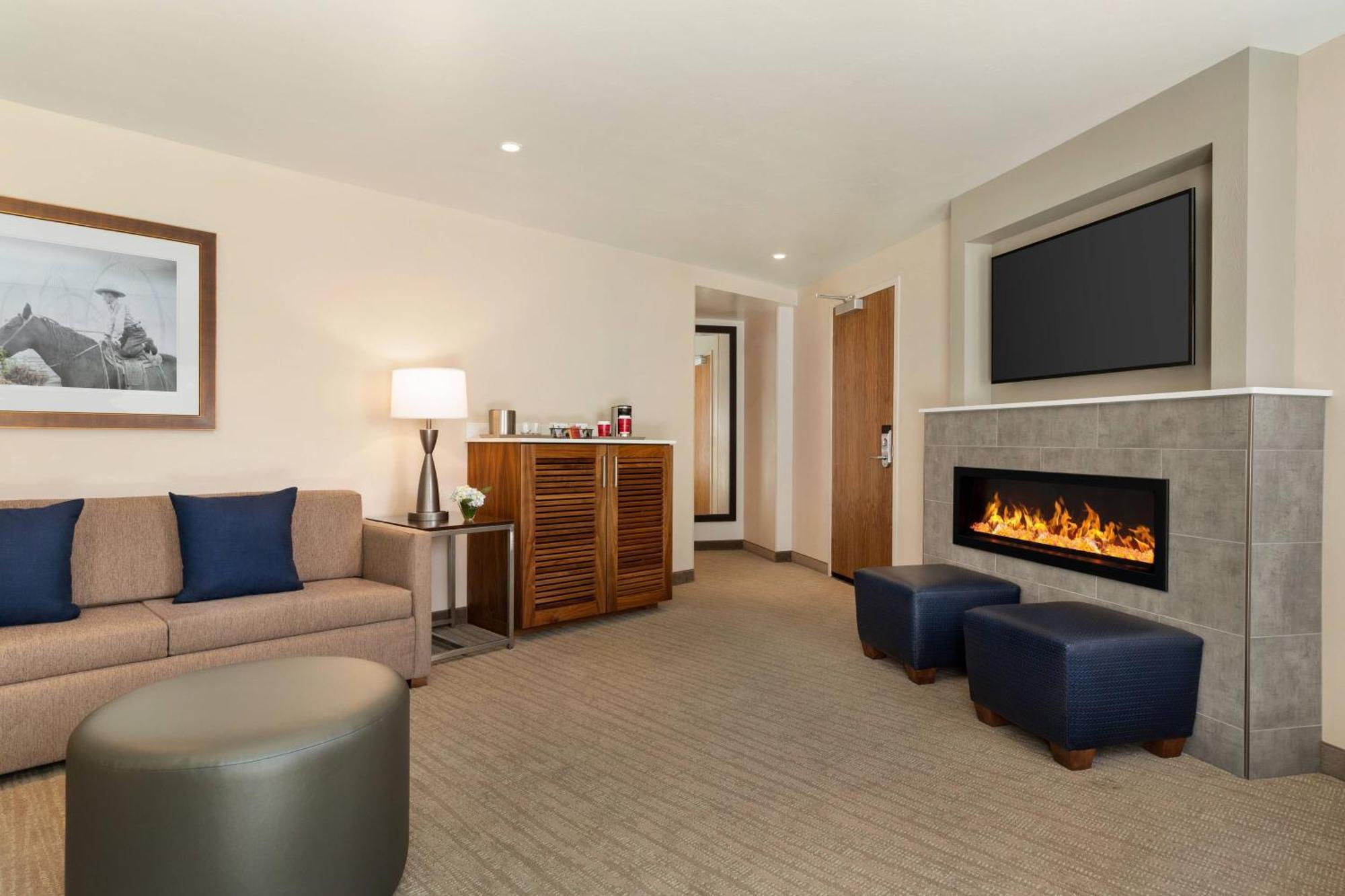 Delta Hotels By Marriott Helena Colonial エクステリア 写真