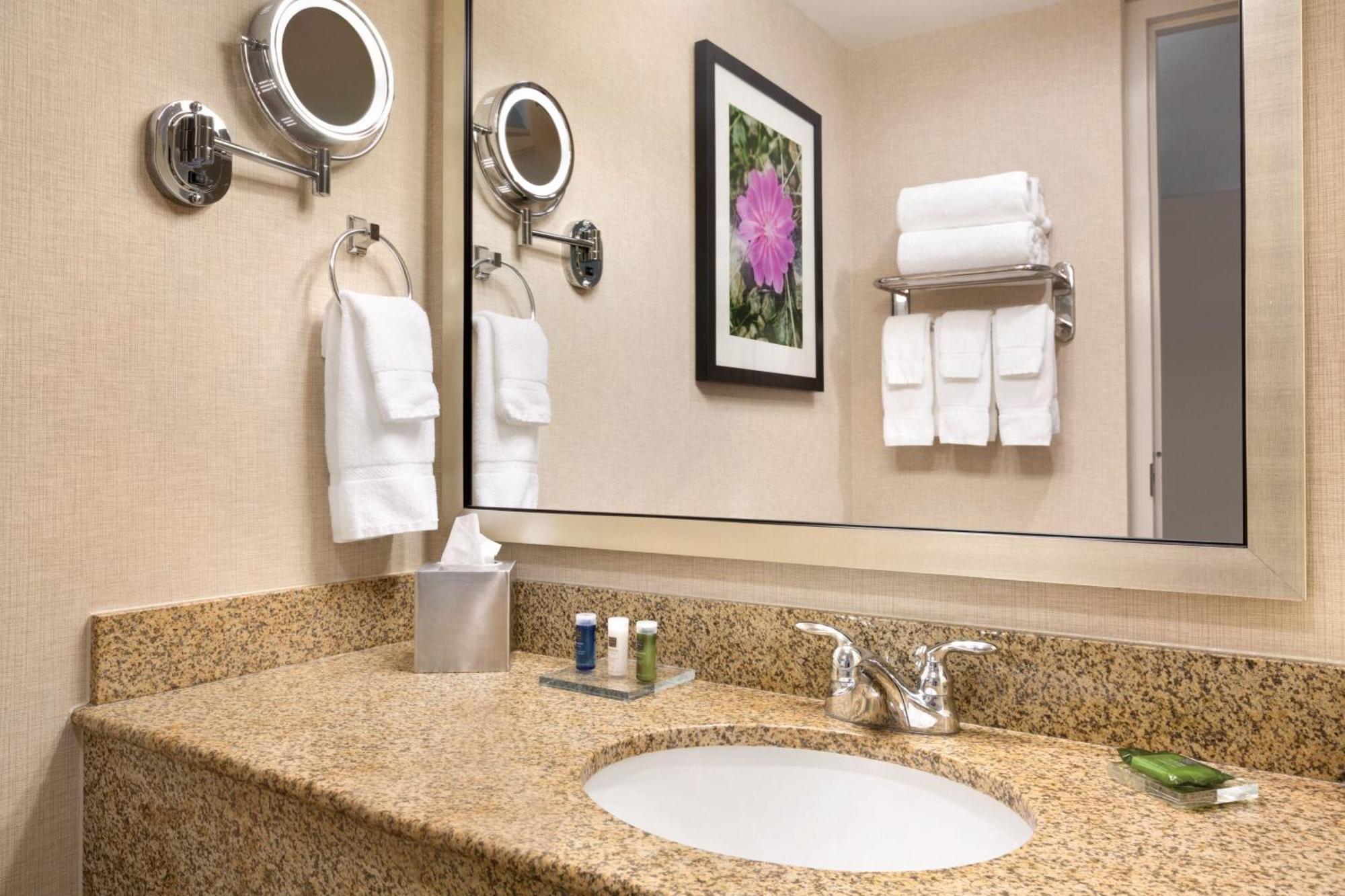 Delta Hotels By Marriott Helena Colonial エクステリア 写真